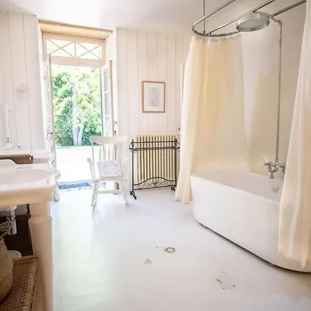 Belle Maison De Charme Villa Lussac (Gironde)